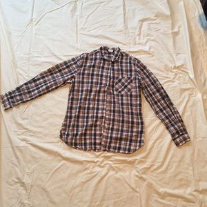 Unisex plaid shirt.